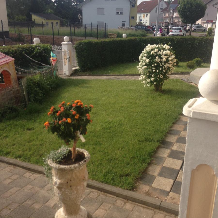 Gästehaus Tante Tienchen 7 Minuten vom Europa Park Rust zu Fuss entfernt Alle Suiten haben einen Balkon Exterior foto