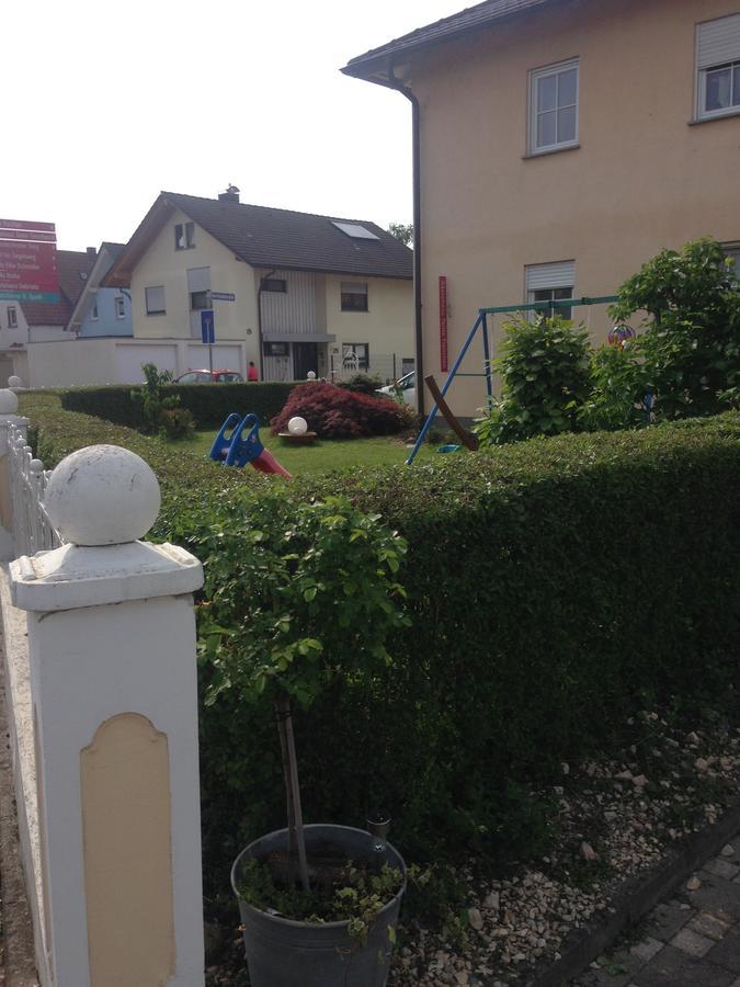 Gästehaus Tante Tienchen 7 Minuten vom Europa Park Rust zu Fuss entfernt Alle Suiten haben einen Balkon Exterior foto