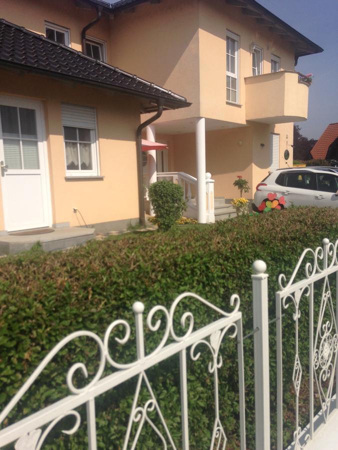 Gästehaus Tante Tienchen 7 Minuten vom Europa Park Rust zu Fuss entfernt Alle Suiten haben einen Balkon Exterior foto
